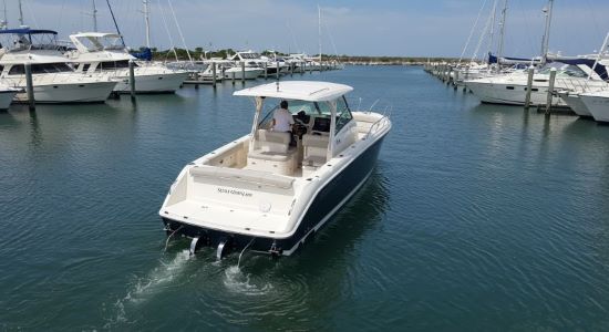 Boat maneuvering with bow thruster
